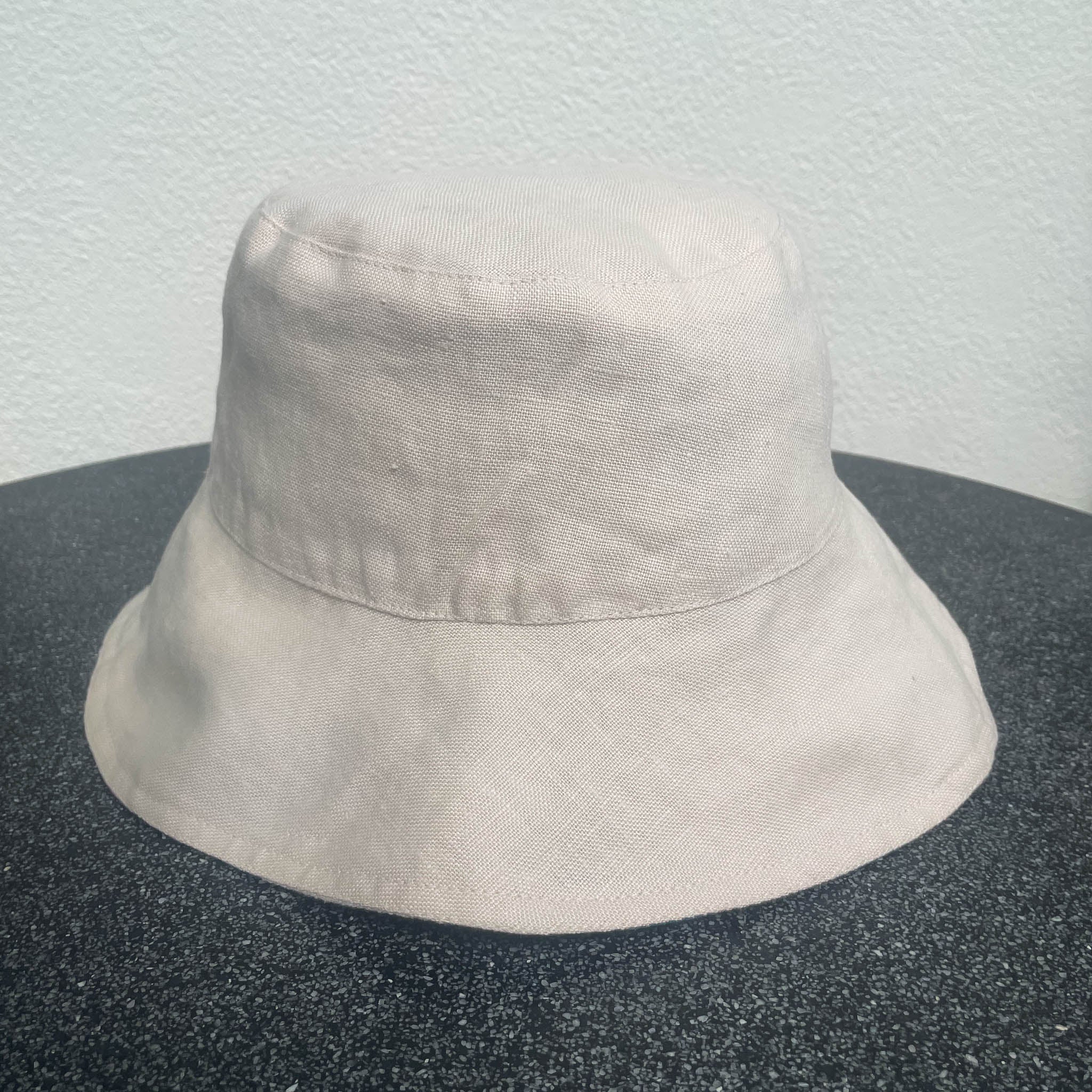 Reversible Linen Bucket Hat - Olive On Vanilla
